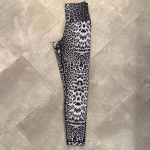 Yogalicious Lux Women’s Leopard Print Active Leggings in Black & Gray Sz Small